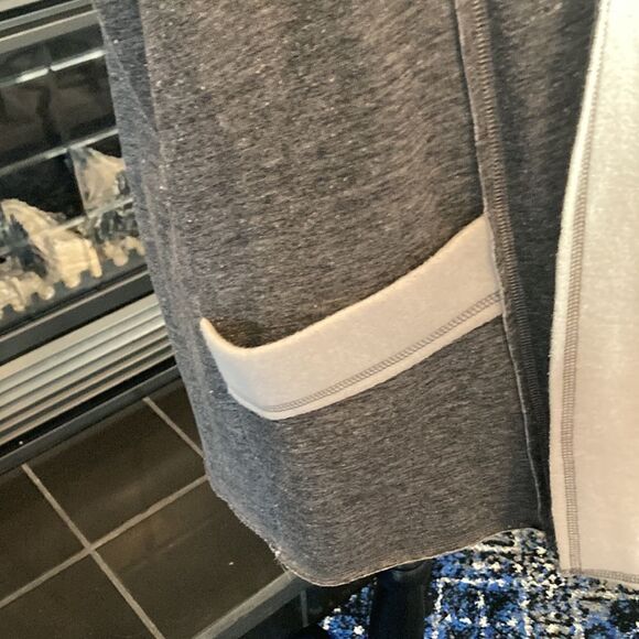 Supply and Demand grey vest with super soft inside, size medium - Picture 3 of 6